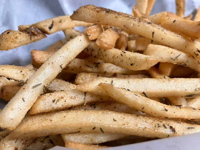 Basket of Jerk Fries.