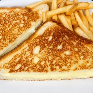Kid's Grilled Cheese w/ Fries