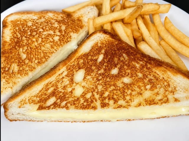 Kid's Grilled Cheese w/ Fries.