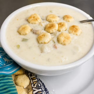 Bowl Creamy NE Clam Chowder