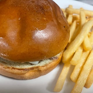 Kid's Cheeseburger w/Fries